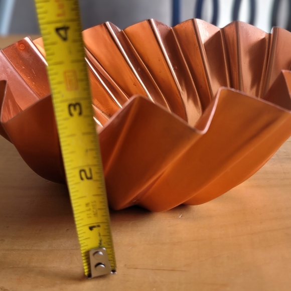 Vintage Copper Tone Swirl Fluted Mold Pan - Picture 8 of 8